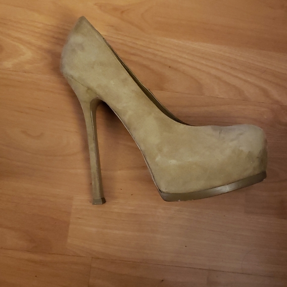 Shoes - Picture 2 of 6